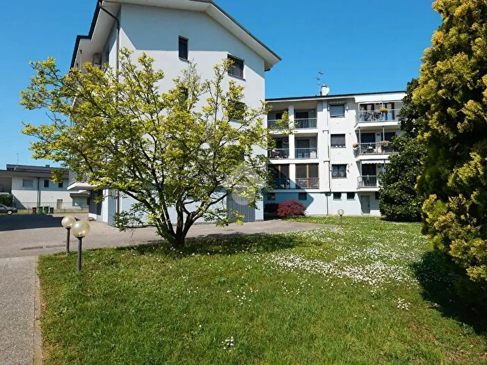 Appartamento trilocale in vendita in Viale Ungaretti, Spino DAdda