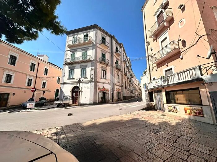 Appartamento con 6 locali in vendita in Corso Madonna della Libera, Rodi Garganico