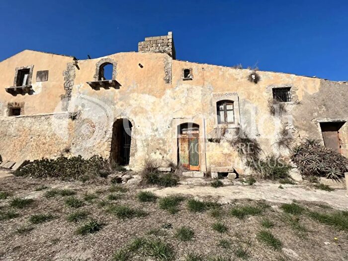Casa con 10 locali in vendita in Bonivini, Noto
