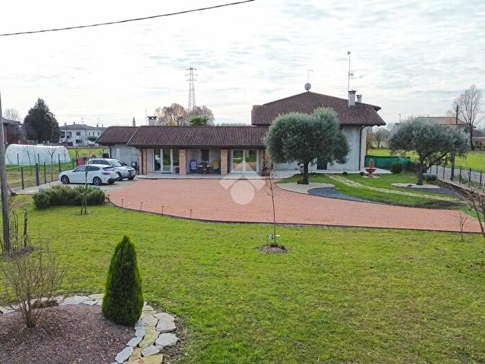 Casa con 6 locali in vendita in San Giorgio In Bosco