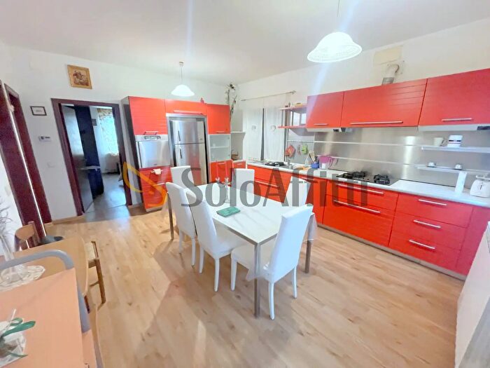 Appartamento con 5 locali in affitto in Osimo