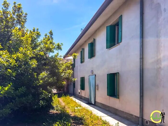 Casa con 6 locali in vendita in Via Villa Canciani, Varmo