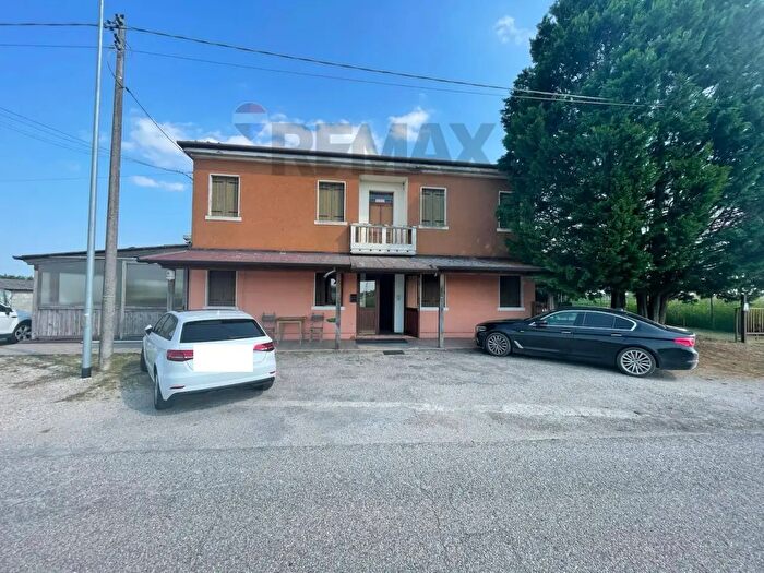 Casa con 10 locali in vendita in Via Croce, Badia Polesine