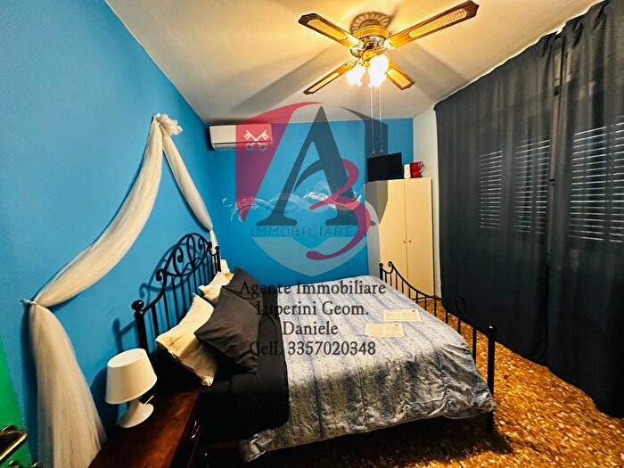 Casa con 9 locali in vendita in Pisa