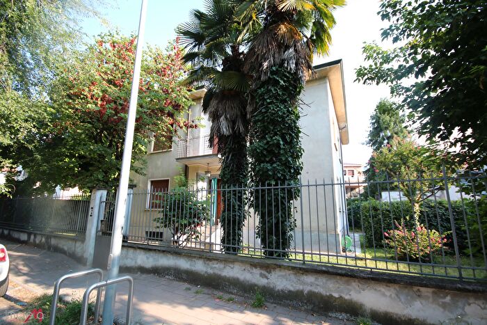 Casa con 10 locali in vendita in Via Crispi, Crema
