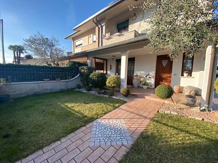 Casa con 5 locali in vendita in Via Dante, Tezze Sul Brenta