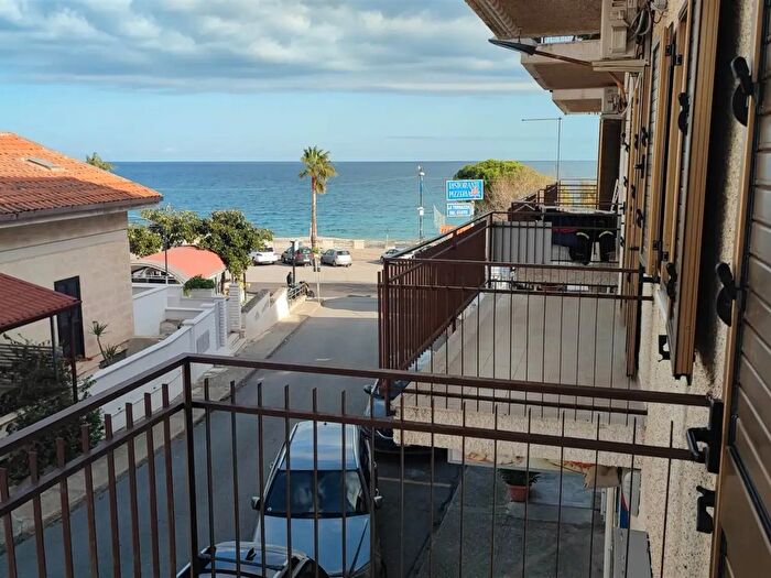 Appartamento trilocale in vendita in Roseto Capo Spulico