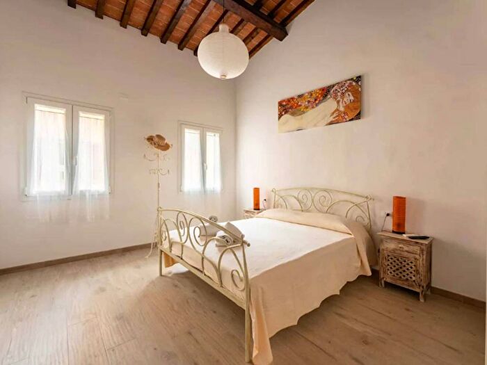 Appartamento trilocale in affitto in Via dellAlbero, Borgo Ognissanti Il Prato, Firenze