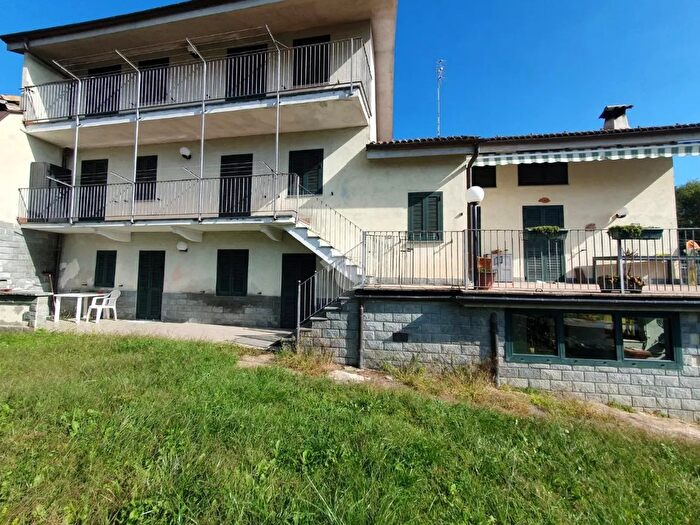 Casa con 8 locali in vendita in Frazione Bottini, Forno Canavese