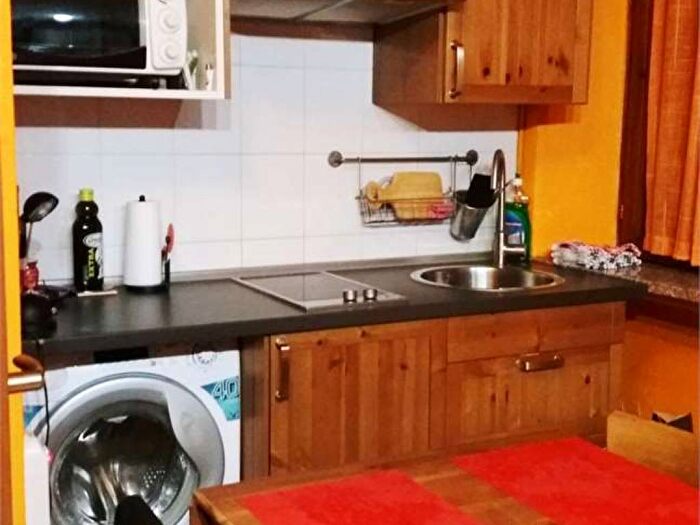 Appartamento monolocale in affitto in via Cola Montano, Isola, Milano