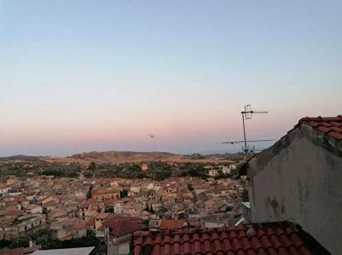 Appartamento con 6 locali in vendita in Vico Francesco Petrarca, Gioiosa Ionica