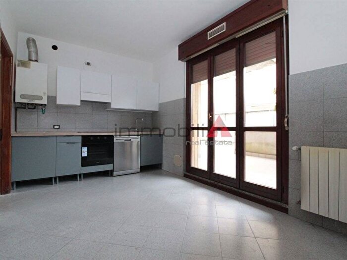 Appartamento trilocale in affitto in via Monterosa, Carugate