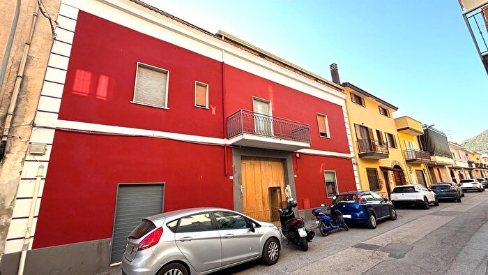 Casa con 7 locali in vendita in Via Gaeta, Mondragone