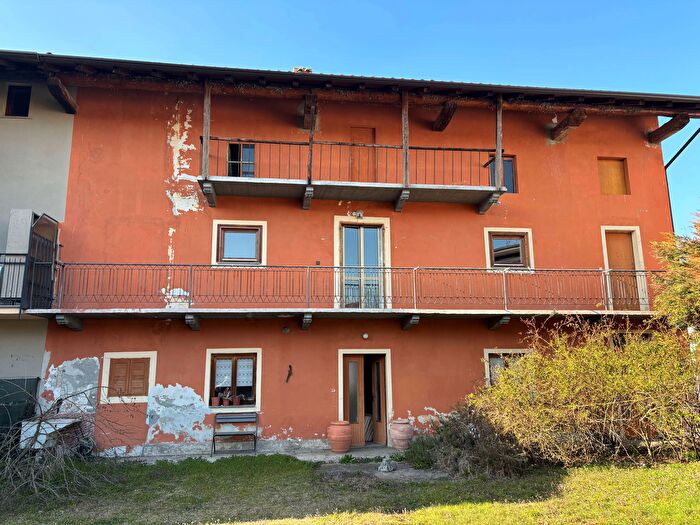 Casa quadrilocale in vendita in Via Marconi, Bogogno