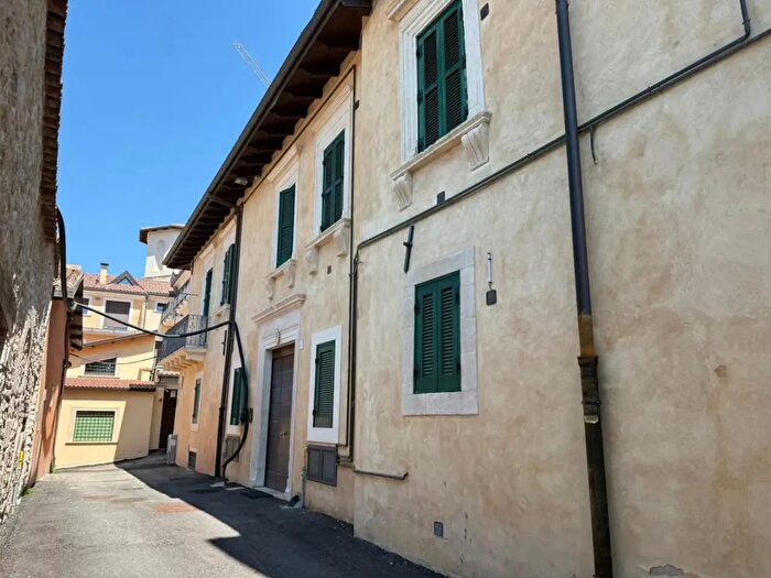 Appartamento bilocale in vendita in Via Mezzaluna, L'Aquila