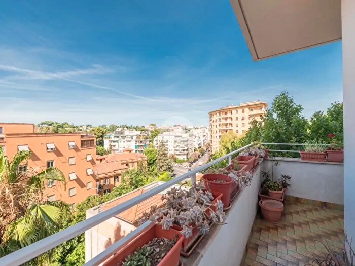 Appartamento quadrilocale in vendita in Via Cheren, Roma