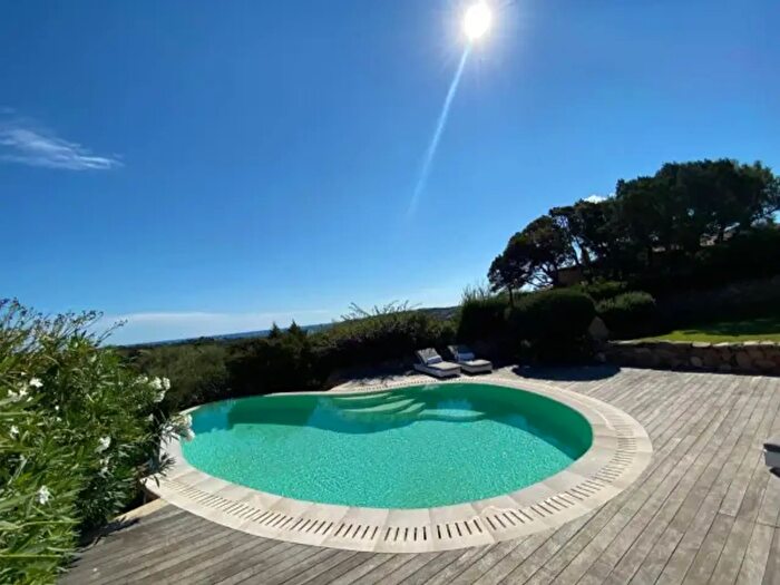 Casa con 5 locali in vendita in Arzachena