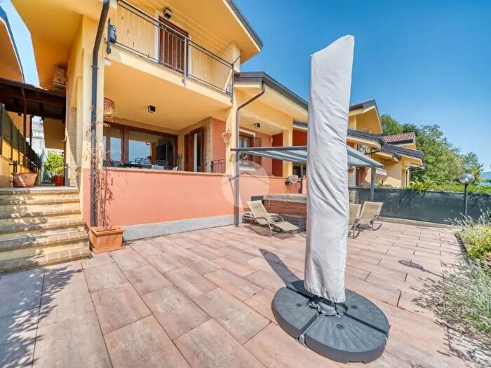 Casa con 7 locali in vendita in Via Frossasco, Giaveno