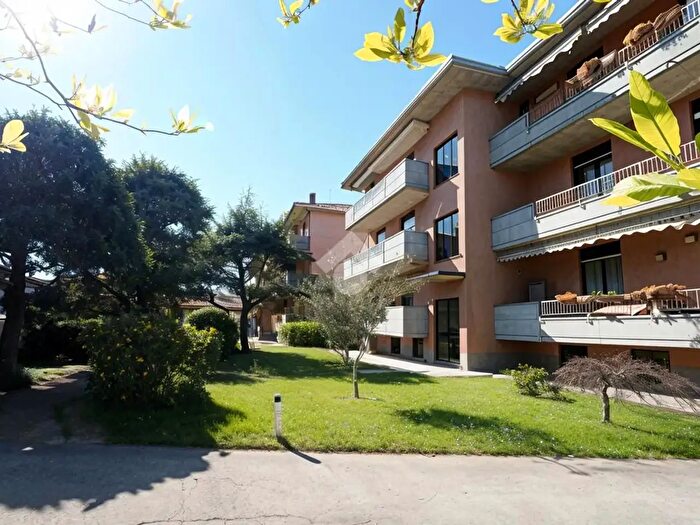 Appartamento trilocale in vendita in Via Grandi, Cassano Magnago