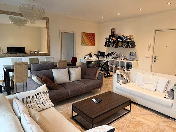 Appartamento trilocale in affitto in Via Giorgio Washington, Washington, Milano