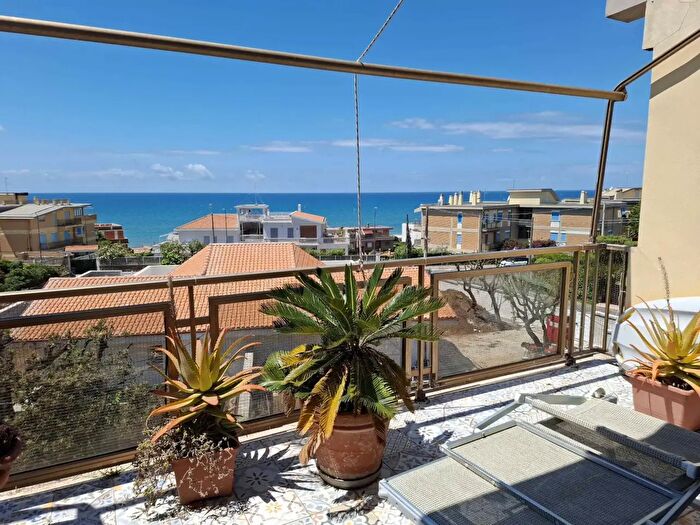 Appartamento quadrilocale in affitto in Viale delle Nereidi, Anzio