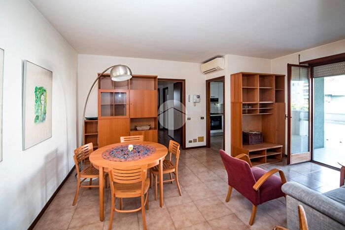 Appartamento trilocale in vendita in Via Cassano dAdda, Milano