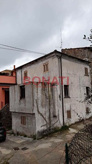 Appartamento trilocale in vendita in Podenzana