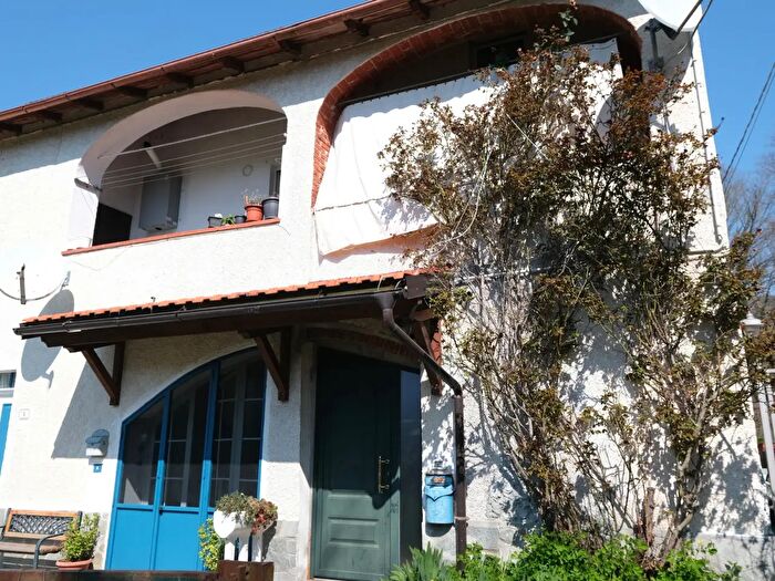 Casa con 5 locali in vendita in Pontinvrea