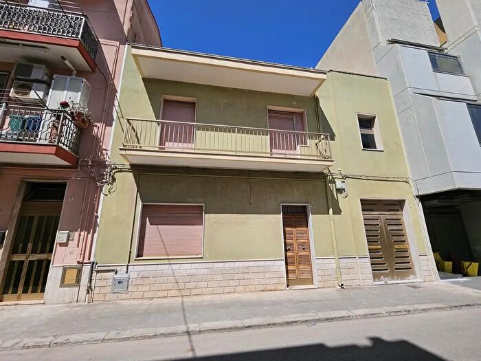 Appartamento trilocale in vendita in Via Lombardia, Grottaglie