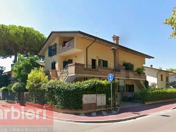 Appartamento trilocale in vendita in Via Pinarella, Cervia