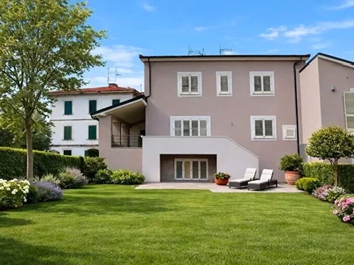 Casa con 6 locali in vendita in Cascina