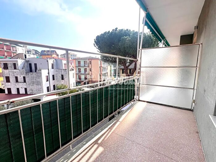 Appartamento con 5 locali in vendita in Piazza dell Assunta, Celle Ligure