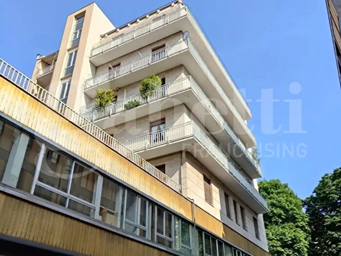 Appartamento con 8 locali in vendita in Via Volpi, Biella