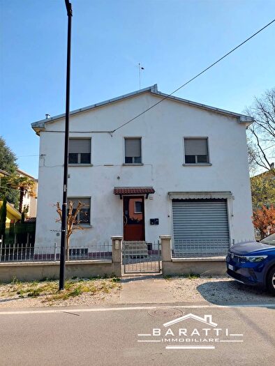 Casa con 6 locali in vendita in Suzzara