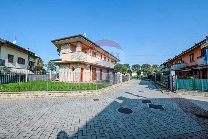 Appartamento quadrilocale in vendita in Don Isaia Abate, Osio Sopra