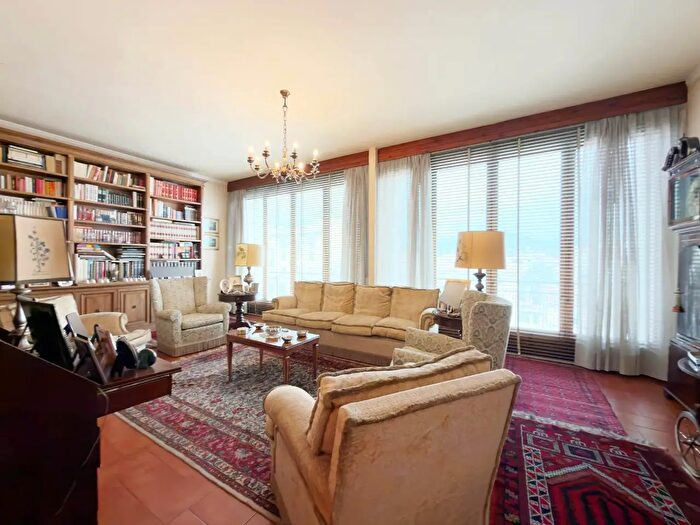 Appartamento con 9 locali in vendita in Firenze