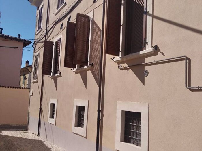 Appartamento con 6 locali in affitto in Via Santa Chiara d'Acquili, Duomo Fontana Luminosa, L'Aquila