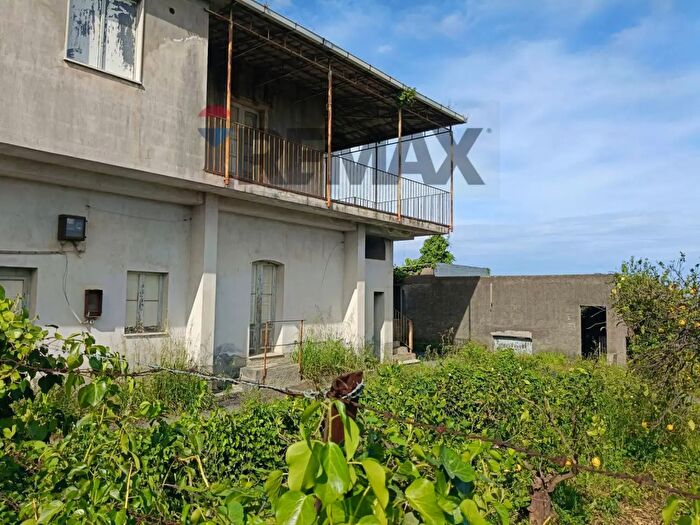 Casa con 10 locali in vendita in Via Giarre Nunziata Snc, Mascali
