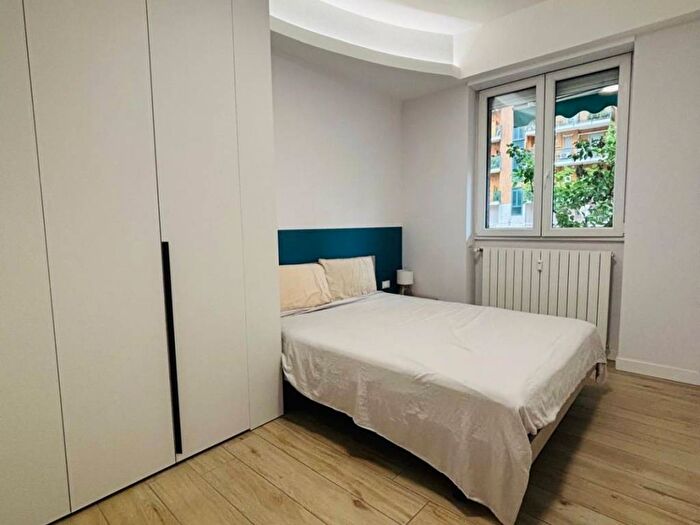 Appartamento bilocale in affitto in Via Antonio Panizzi, Lorenteggio, Milano