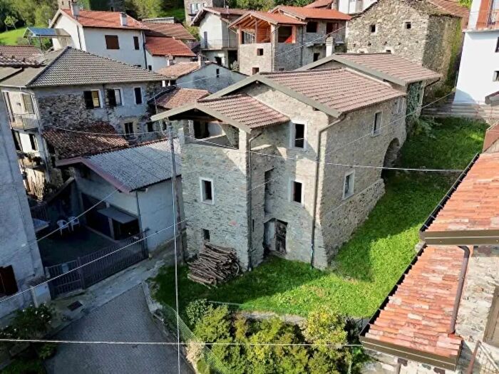 Casa con 5 locali in vendita in Via Brenzio, Gravedona ed Uniti