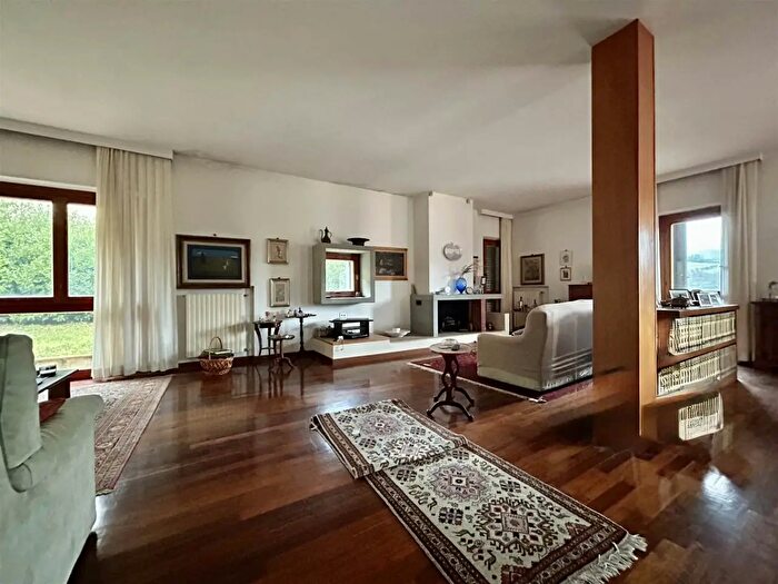 Casa con 8 locali in vendita in Via della Torre, Pontassieve