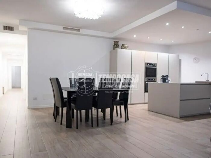 Appartamento con 5 locali in vendita in Via a Volta, Casier