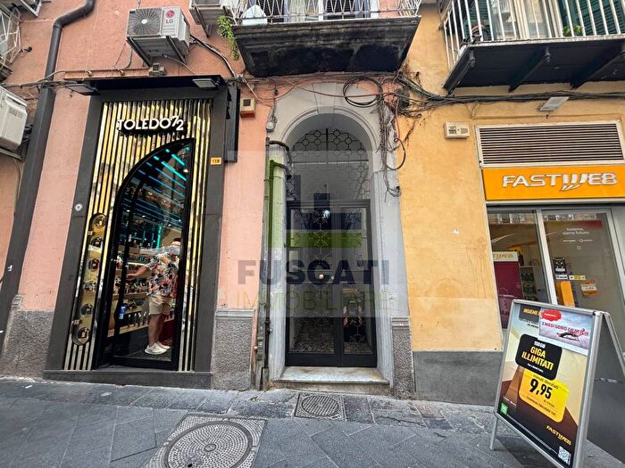 Appartamento monolocale in affitto in Via Chiaia, Monte di Dio, Napoli