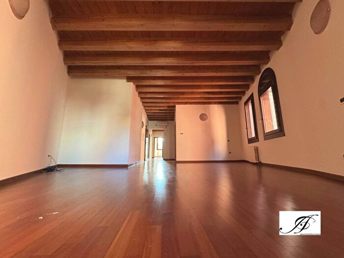 Appartamento con 5 locali in affitto in Via Paolo Lioy, Centro Storico, Vicenza