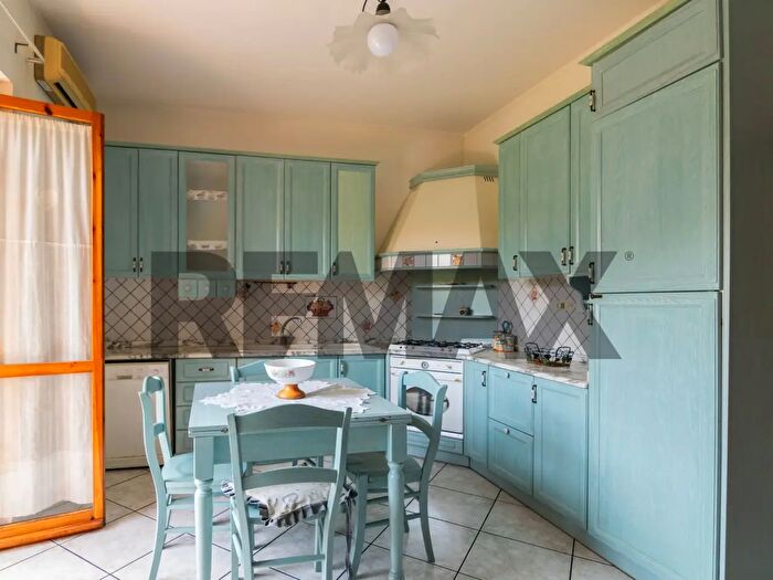 Appartamento con 5 locali in vendita in Via Casalnuovo, Aci Sant'Antonio