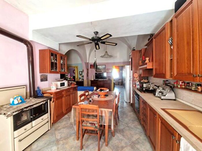 Appartamento con 6 locali in vendita in Via Giuseppe Garibaldi, Miggiano