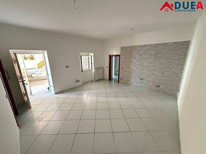 Appartamento trilocale in affitto in Via Comunale Santa Croce ad Orsolone, Zona Ospedaliera, Napoli