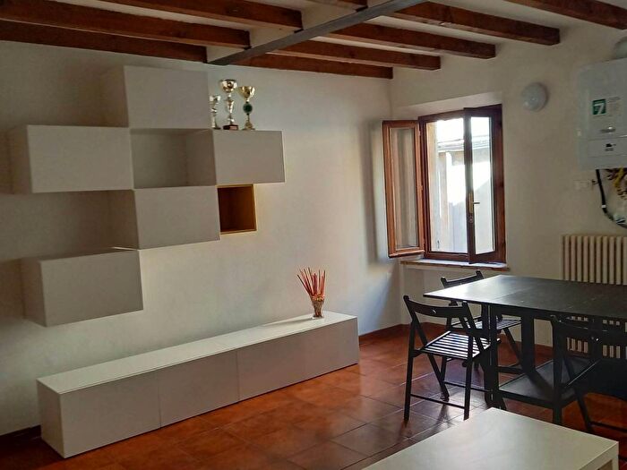 Appartamento trilocale in affitto in Via Giambattista Borghesi, Centro Storico, Parma