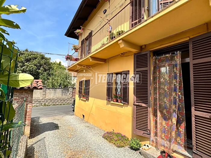 Casa quadrilocale in vendita in Strada Barazzetto Vandorno, Biella