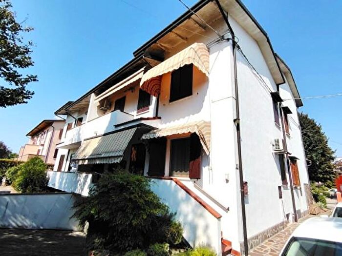 Casa con 6 locali in vendita in Finale Emilia